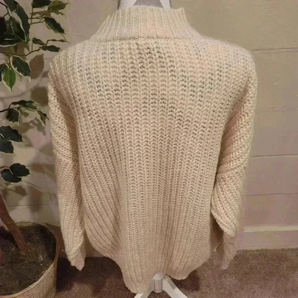 Forever 21 Cream Cable Knit Sweater Oversized Size Large. - Picture 3 of 7